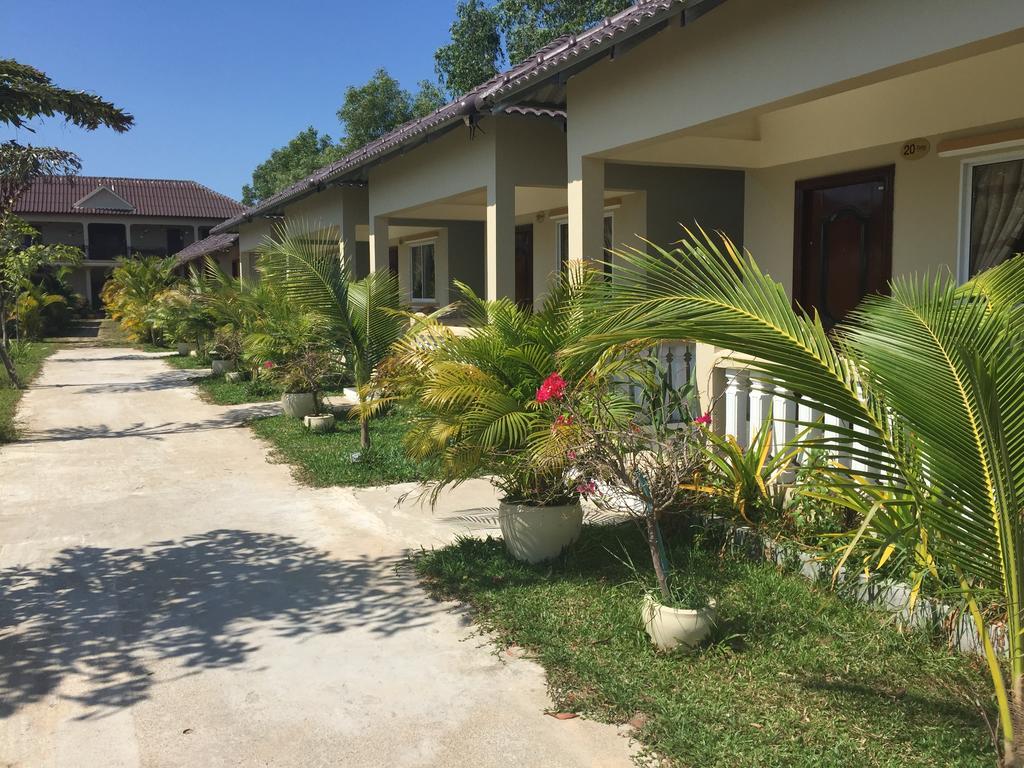 The Moonflower Bungalow Hotel Sihanoukville Exterior photo