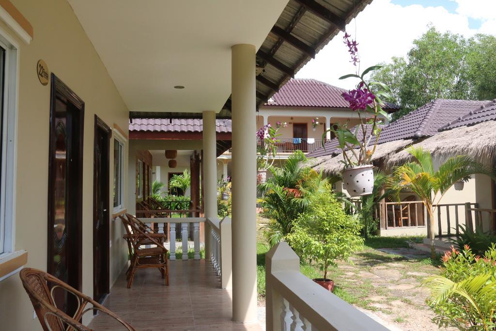 The Moonflower Bungalow Hotel Sihanoukville Exterior photo