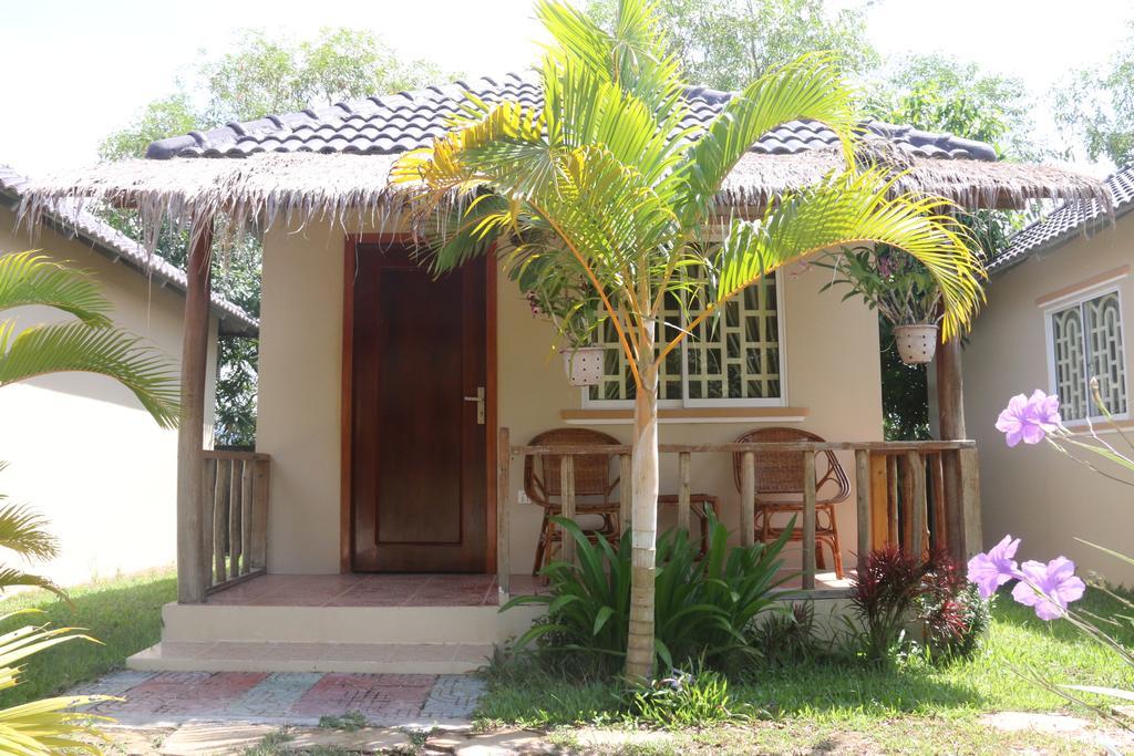 The Moonflower Bungalow Hotel Sihanoukville Exterior photo