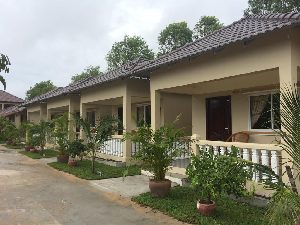 The Moonflower Bungalow Hotel Sihanoukville Exterior photo