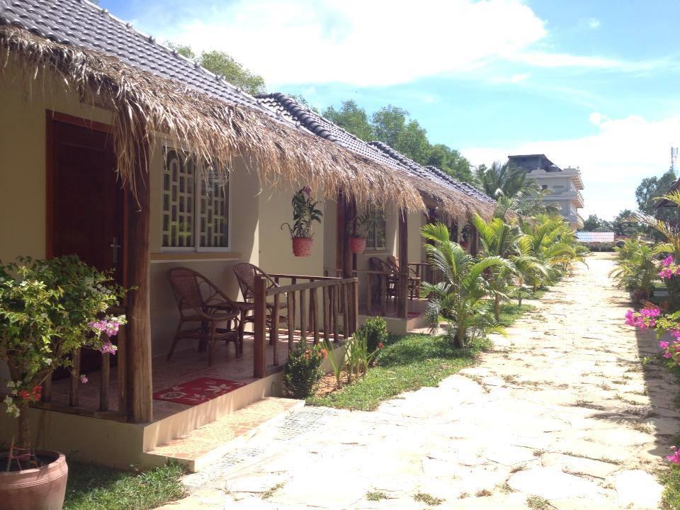The Moonflower Bungalow Hotel Sihanoukville Exterior photo