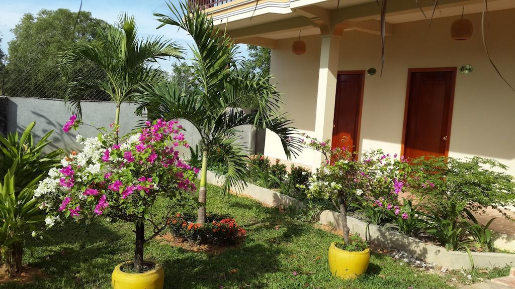The Moonflower Bungalow Hotel Sihanoukville Room photo